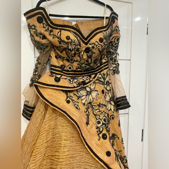 Looks brand new I only wear it one time size 38 - Picture 4 of 4